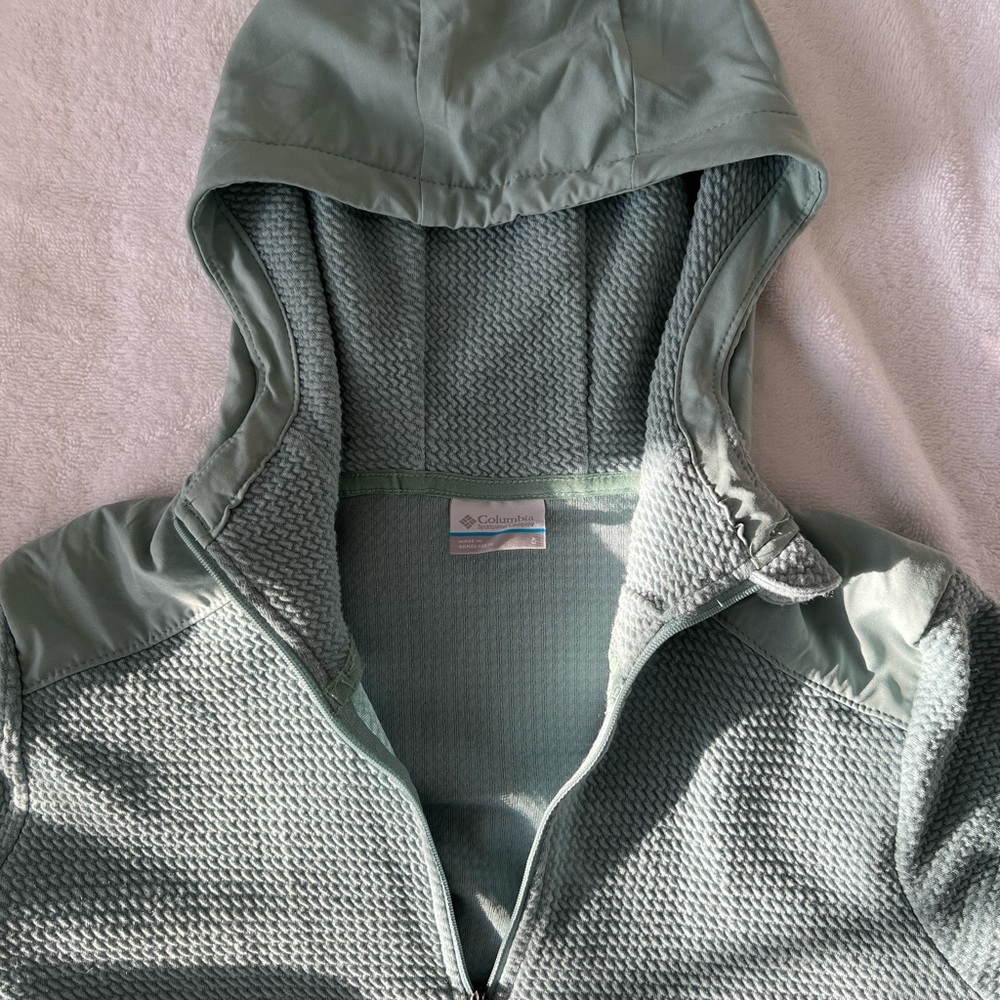 Columbia lightweight quarter zip up, size small, light green
